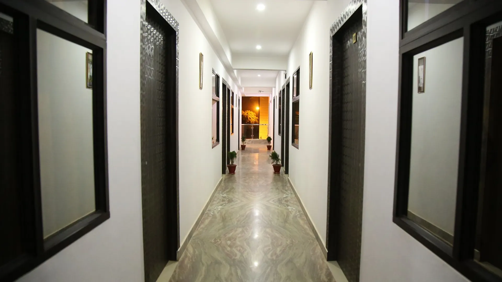 Hotel Taj Niwas Agra  India